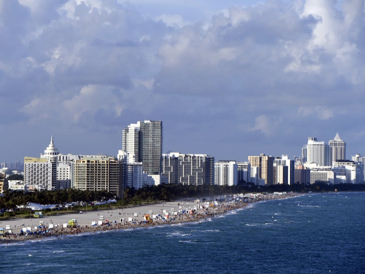     Американцы массово уезжают из США из-за проблем страны с мигрантами