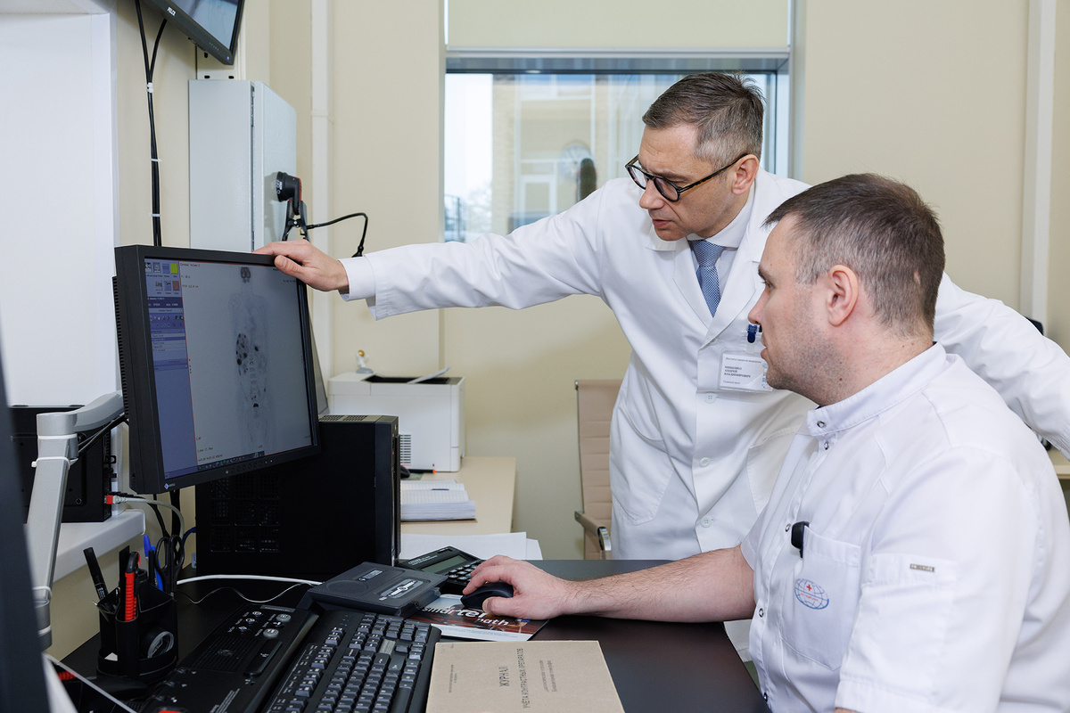    Андрей Мищенко в лаборатории Института ядерной медицины АО «Медицина»