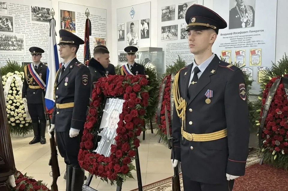    С погибшим при взрыве у Савеловского вокзала полицейским прощаются в Москве. Фото: ГУ МВД России по Москве