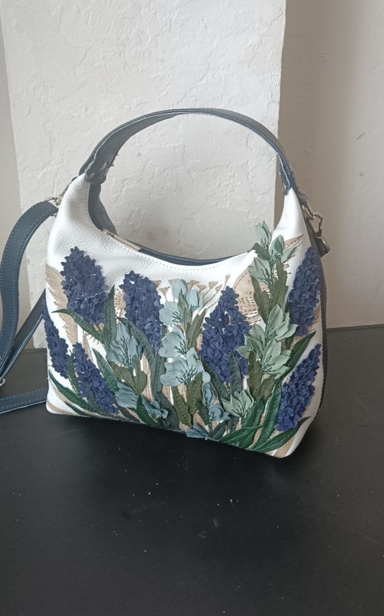 Сумочка с аппликацией Травы летние синяя на белом 