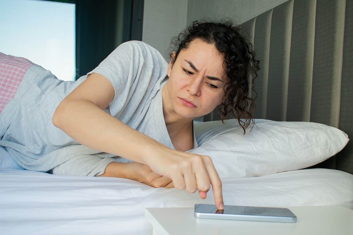 Черный экран — не то, с чего хочется начать утро. Источник: Olga666 / Shutterstock / FOTODOM📷
