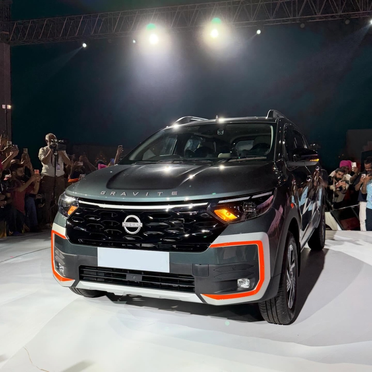 Nissan Gravite. Источник иллюстрации - Яндекс.Картинки