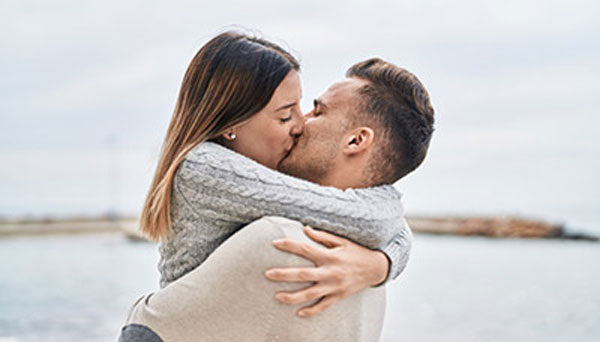 Заражение при поцелуе. Источник: Гугл Картинки