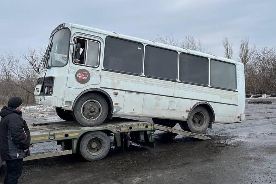    Шесть автобусов из Кузбасса поступили в распоряжение коммунальщиков Горловки. Фото: Администрация городского округа Горловка