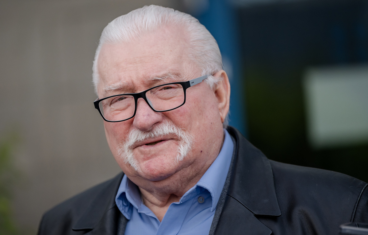    Основатель профсоюза "Солидарность" Лех Валенса  Wojciech Grzedzinski/Getty Images