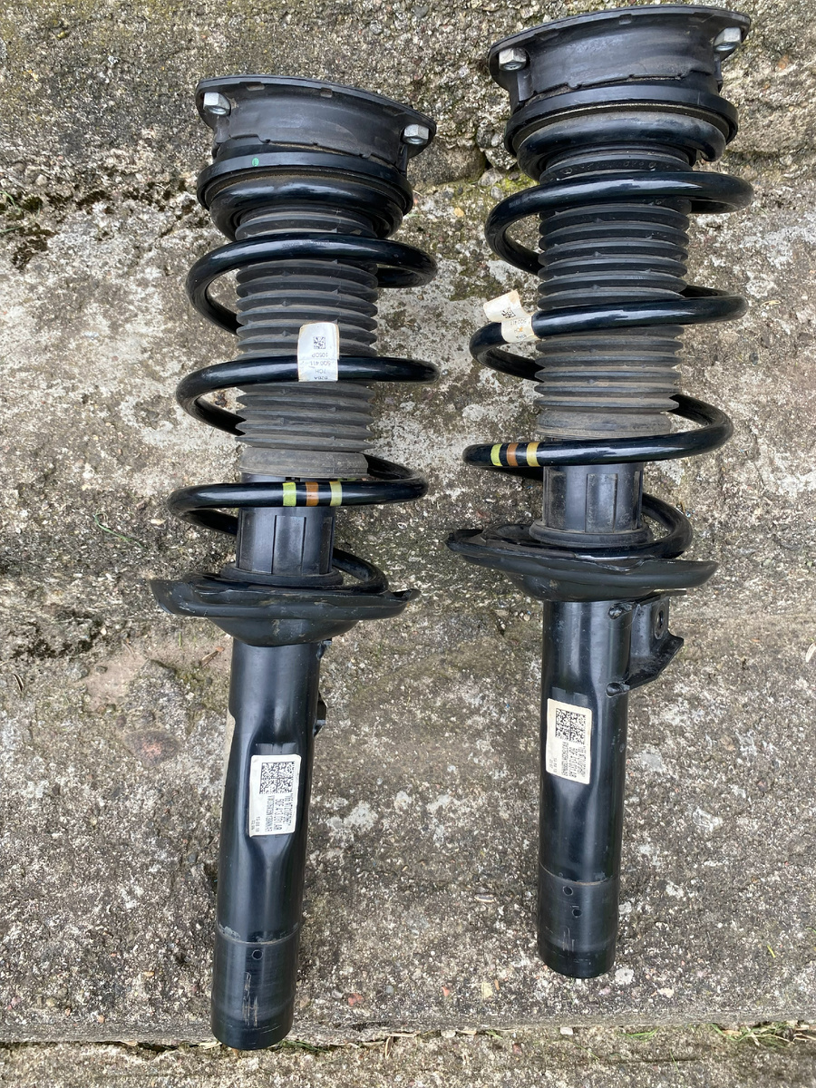 Общий план, где видна запчасть целиком.