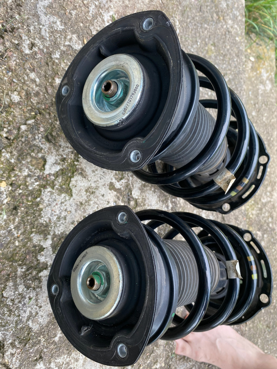 Вид с ввержу, показыват отсутсвие ржавчины и клиент понимает что опорные не придется менять.