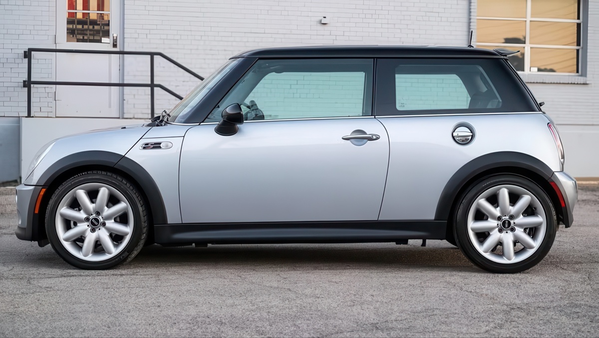 © Mini Cooper | Bring a Trailer 