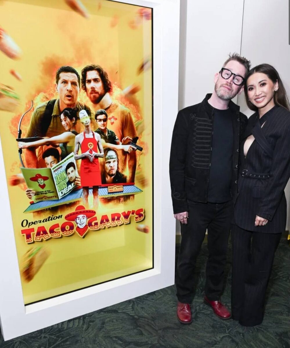    Маколей Калкин пришел поддержать Бренду Сонг на премьере фильма с ее участиемСоцсети