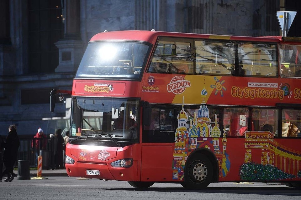    Базовые условия для парковки туравтобусов оставили прежними. Алексей БУЛАТОВ