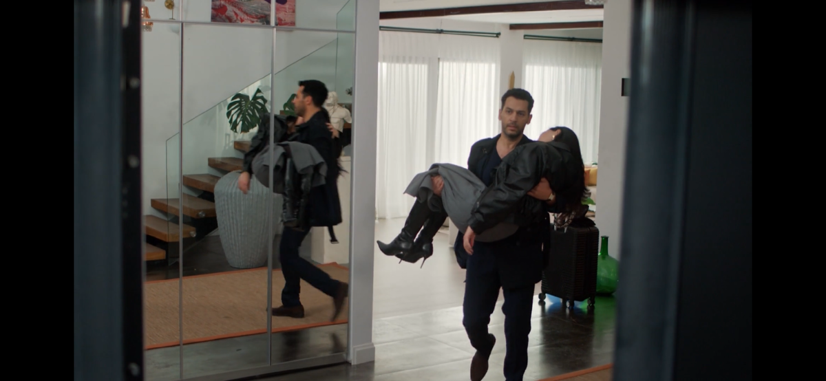 Стоп кадр из сериала «Розы и грехи»