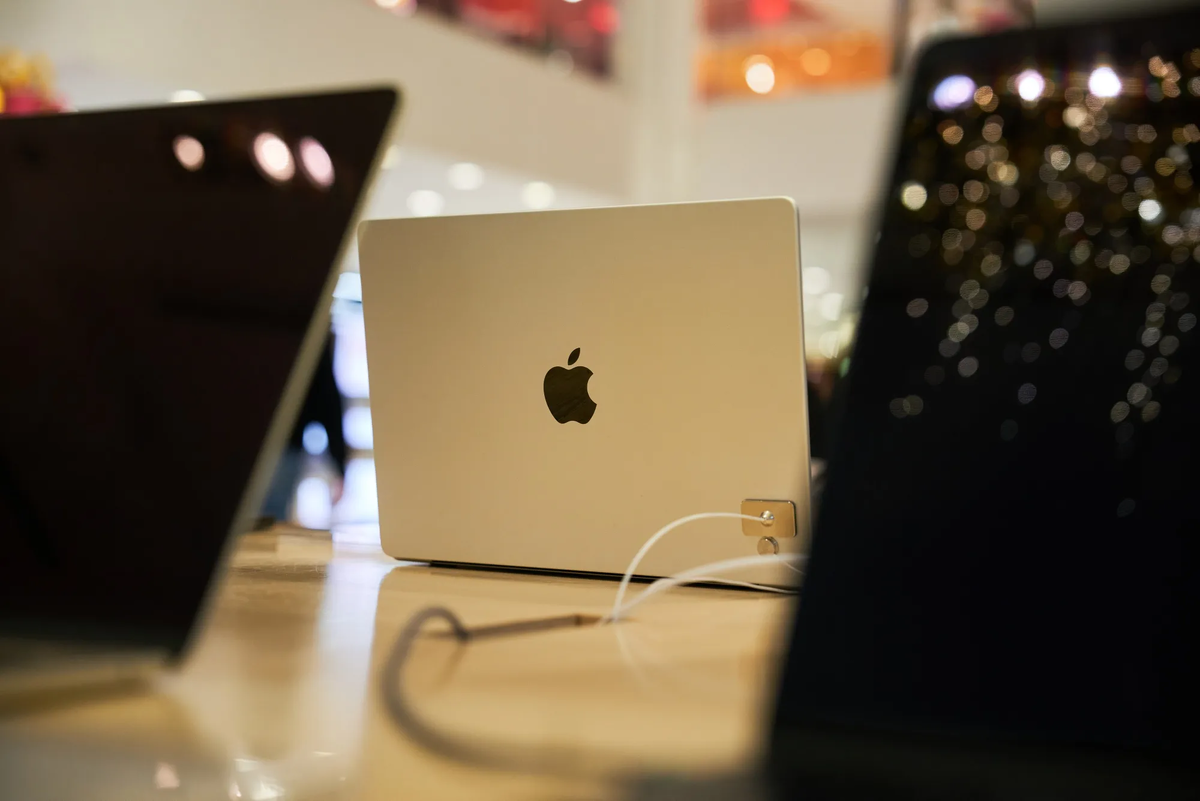 Apple MacBook Pro laptops.Photographer: Bing Guan/Bloomberg