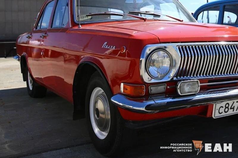   ЕАН. Старая модель «Волги»