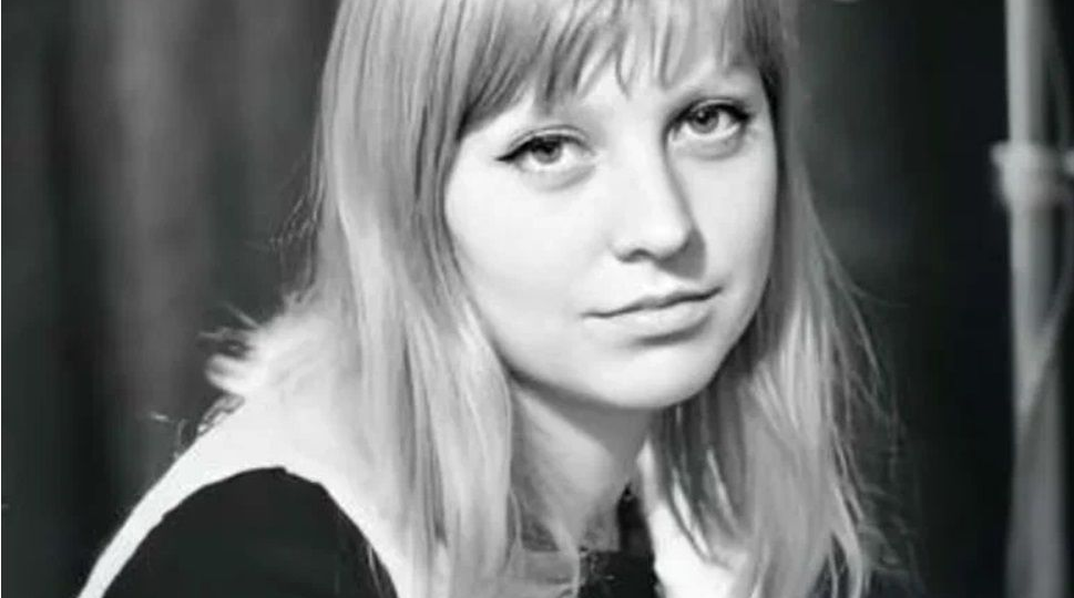 Ты бездарна и страшна. Сиди дома и занимайся только мной