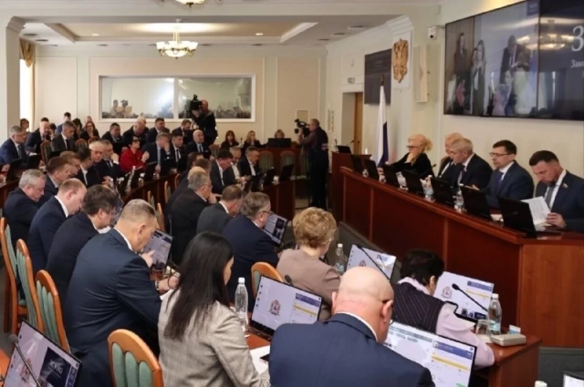    Полномочия двух депутатов ЗСНО прекратили досрочно 26 февраля