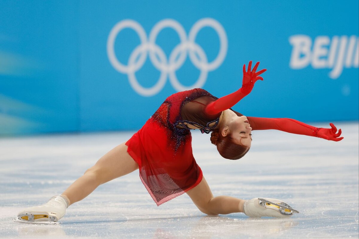 Александра Вячеславовна Трусова (после замужества в 2024 году — Игнатова) — российская фигуристка, выступающая в одиночном катании - «Русская ракета».