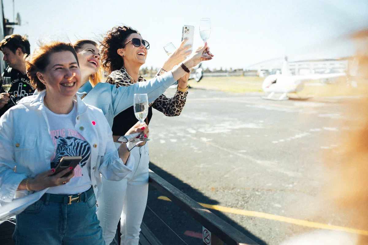 Кейптаун — это гастрономия, архитектура, современное искусство, прогулки по побережью и живой городской ритм. Вокруг — маршруты для треккинга, океан, серфинг, каяки, винные хозяйства. ЮАР легко даёт ощущение полноценного путешествия, где каждый день не похож на предыдущий.