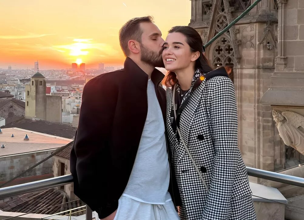    "Смотрим мир": Ксения Бородина выложила фото из семейной поездки в Барселону