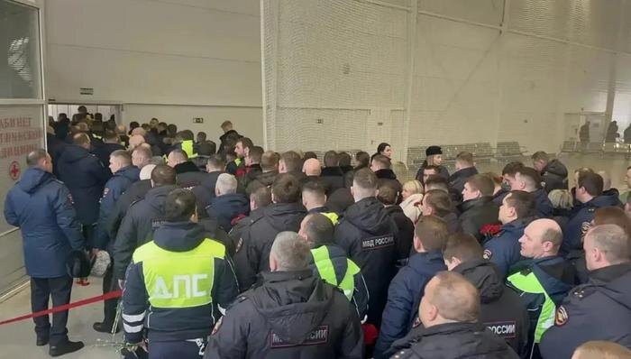 Прощание с Денисом Братущенко. Фото © Telegram / Госавтоинспекция Москвы