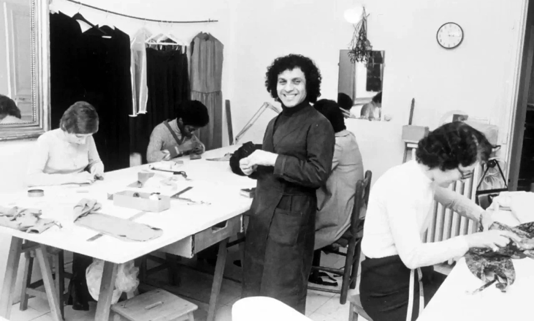    Король облегающего силуэта: Аззедин Алайя в 10 фотографиях (фото 1)