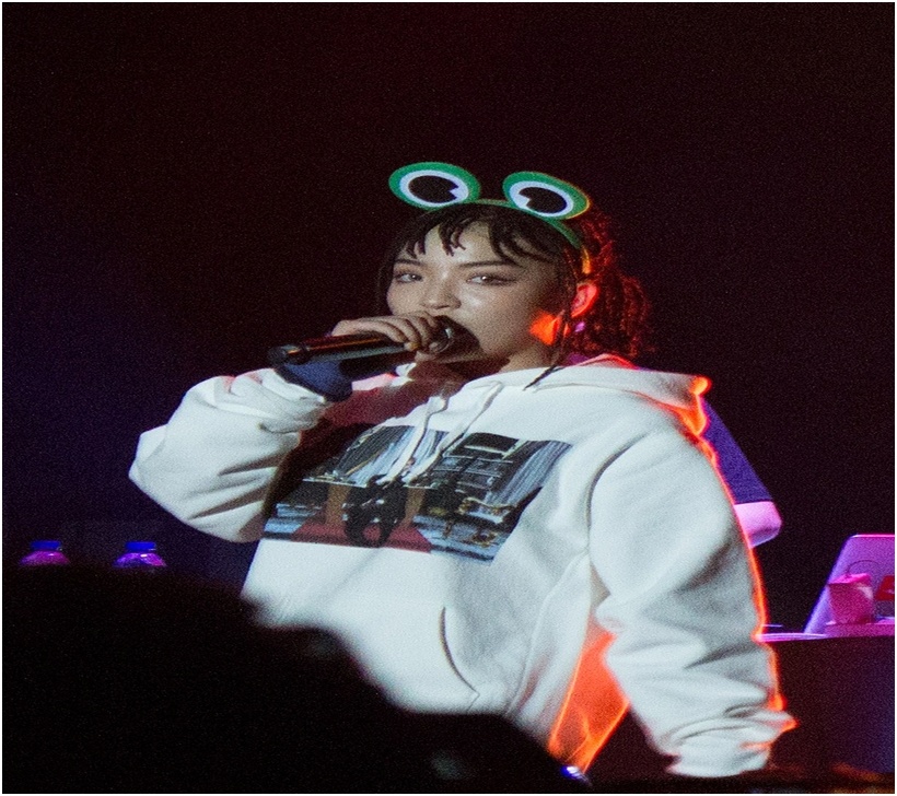 youtube.com/results?search_query=vava
instagram.com/vava.mis