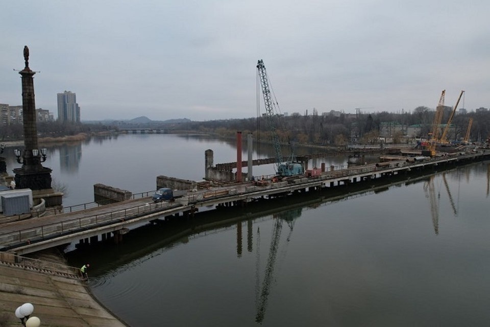    В Донецке начали забивать сваи для моста на проспекте Ильича. Фото: ТГ/Бондаренко