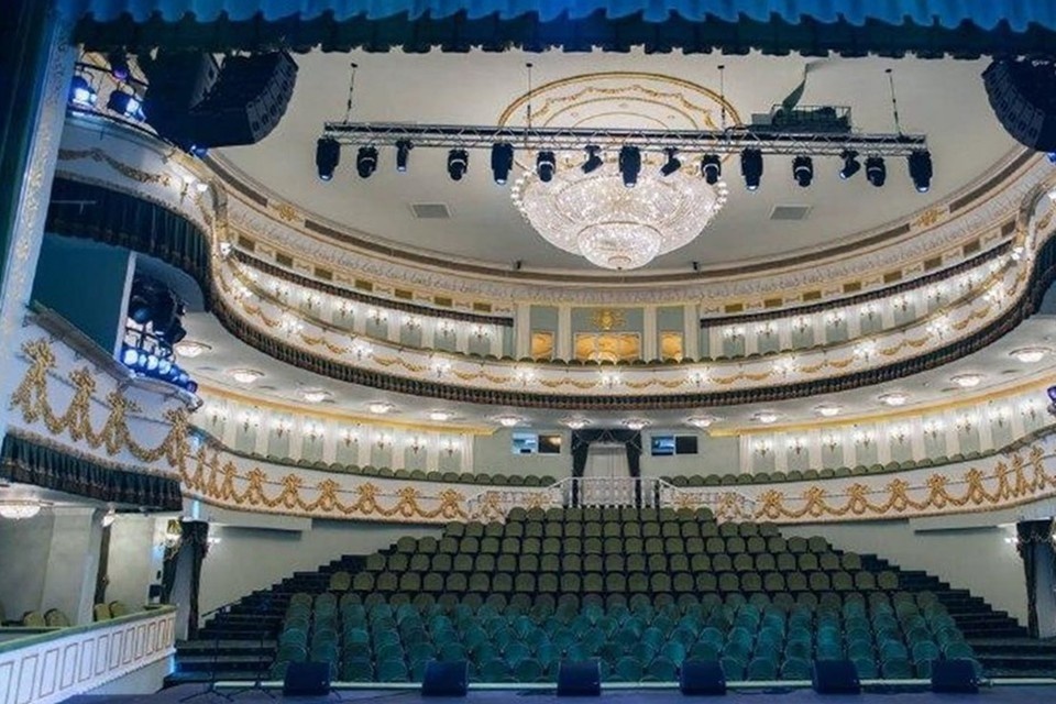    Мариупольский драмтеатр оснастили современным оборудованием благодаря Петербургу. Фото: Администрация Мариуполя