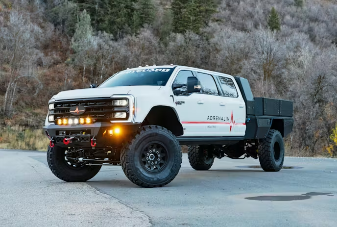 2025 Ford F-550 Overkill Judgment: шестидверный монстр из двух кабин