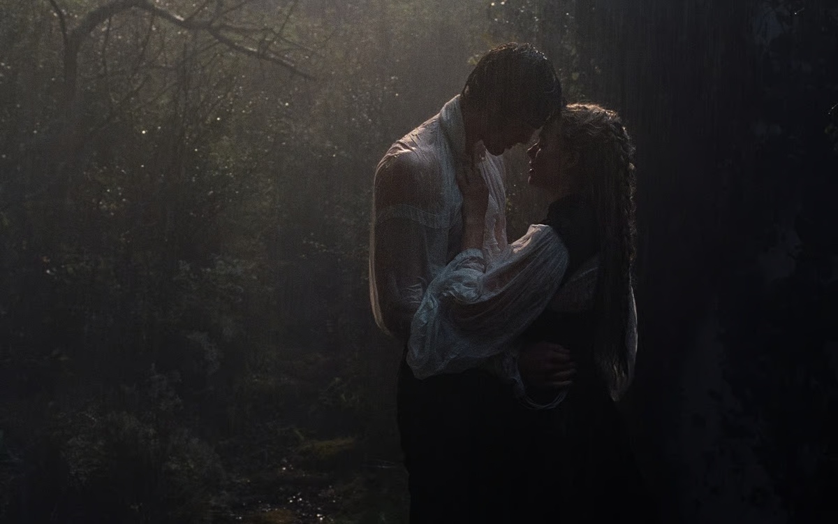 Кадр из фильма "Грозовой перевал" (2025)