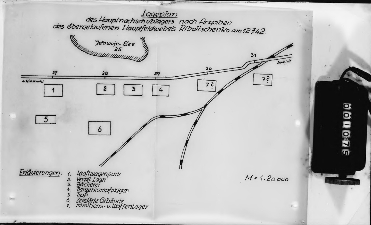 Вот эта схема. Старшина Тимофей Рыбальченко (1913 год рождения, Ростовская область), совершил перебежку 12.7.42 на участке соседней 7-й горной дивизии, в документах которой нашлись его допрос и схема. Вверху озеро Еловое (25). Обозначения: 1 - автомобильный парк, 2 - продсклад, 3 - пекарня, 4 - танки, 5 - обоз, 6 - разрушенные здания, 7 - склады оружия и боеприпасов.