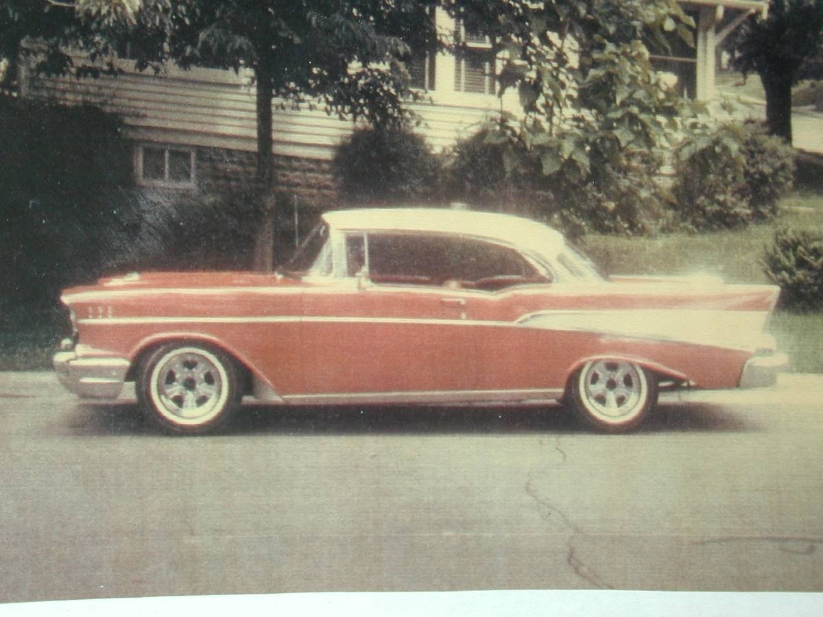    Владелец разместил только одну фотографию машины снаружи, сделанную перед тем, как ее припарковать