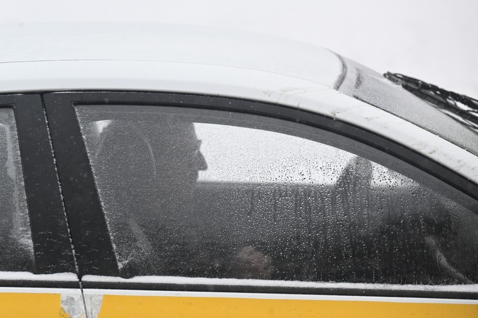    Россиянка проехала 200 км за рулем вместо уснувшего таксиста Михаил ФРОЛОВ