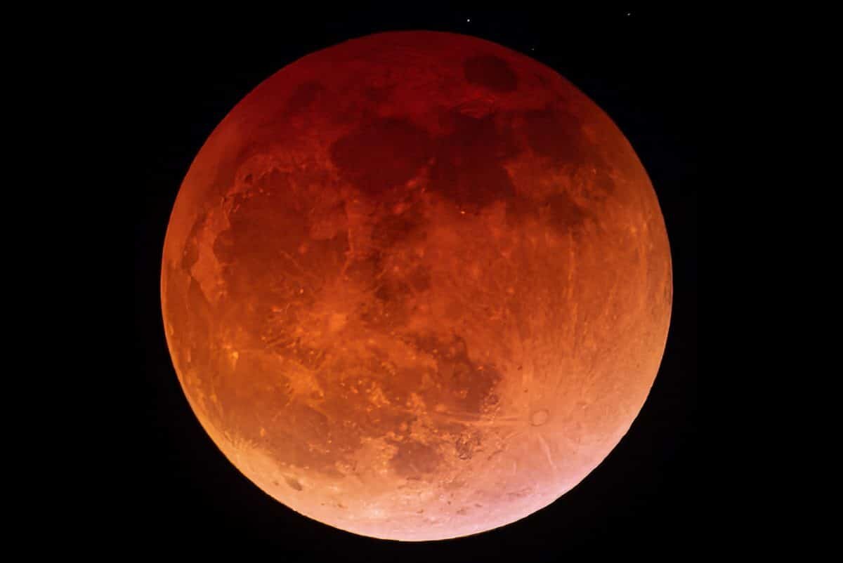    Полное лунное затмение 15 мая 2022 года. Кровавая Луна / © Sergei Mutovkin, en.wikipedia.org