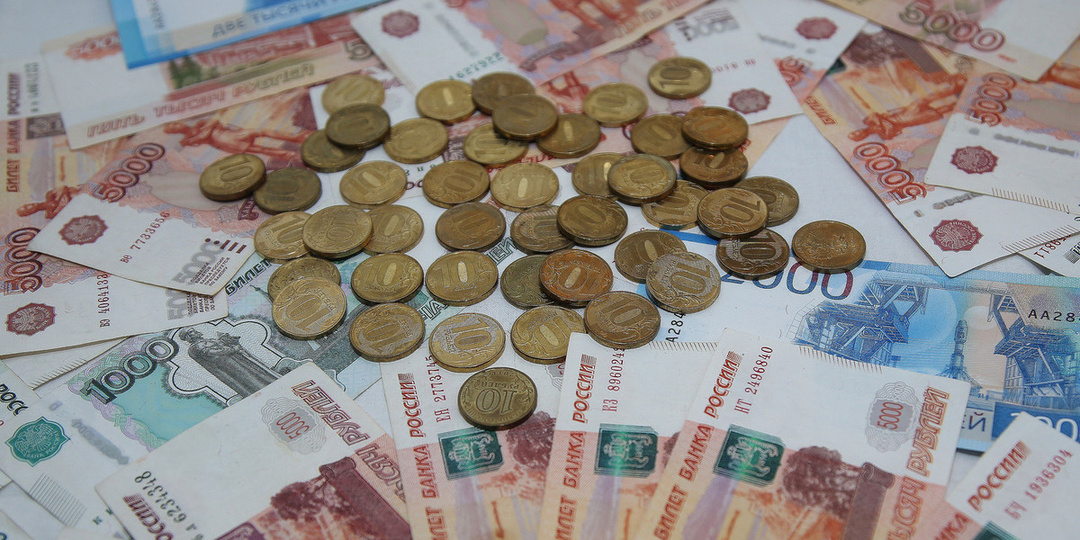 Доходы большинства россиян перестали догонять среднюю зарплату