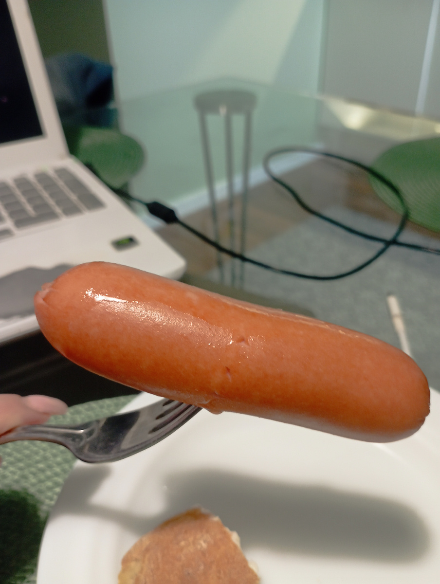 Естественно, сосиски - не очень полезная еда, поэтому у нас в доме они редкие гости. 