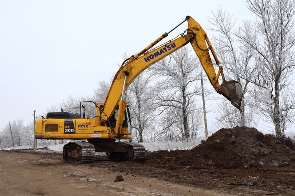   «Мостовик» в основном использует местные материалы при восстановлении дорог ДНР. Фото: «Мостовик»