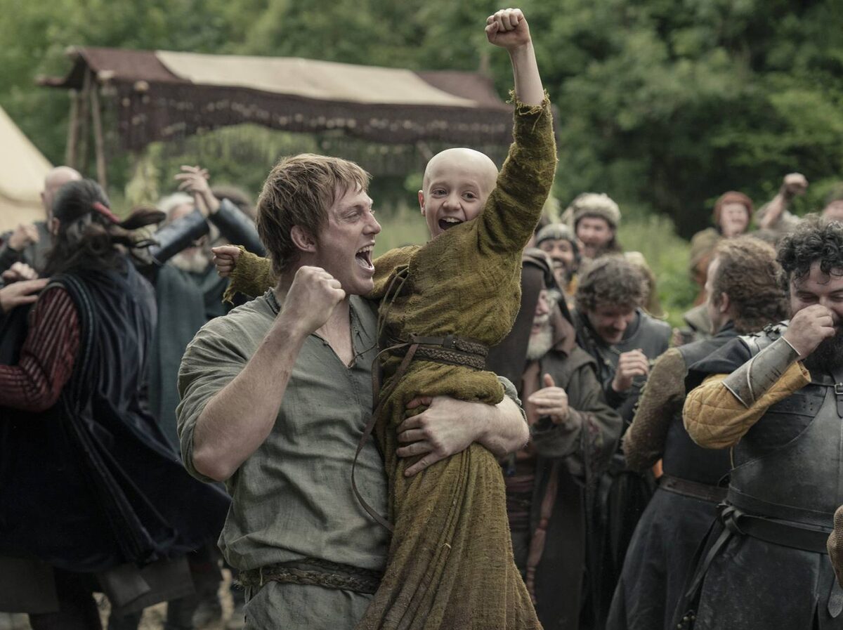 «Рыцарь Семи Королевств» — американский сериал в жанре фэнтези, экранизация цикла повестей Джорджа Мартина «Рыцарь Семи Королевств»; кадр: сериал «Рыцарь Семи Королевств» / Fevre River Packet Co. / HBO Entertainment / Warner Bros. Discovery