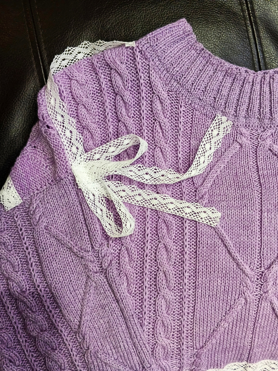 Видите разницу оттенков рукава и спинки там, где отворот?