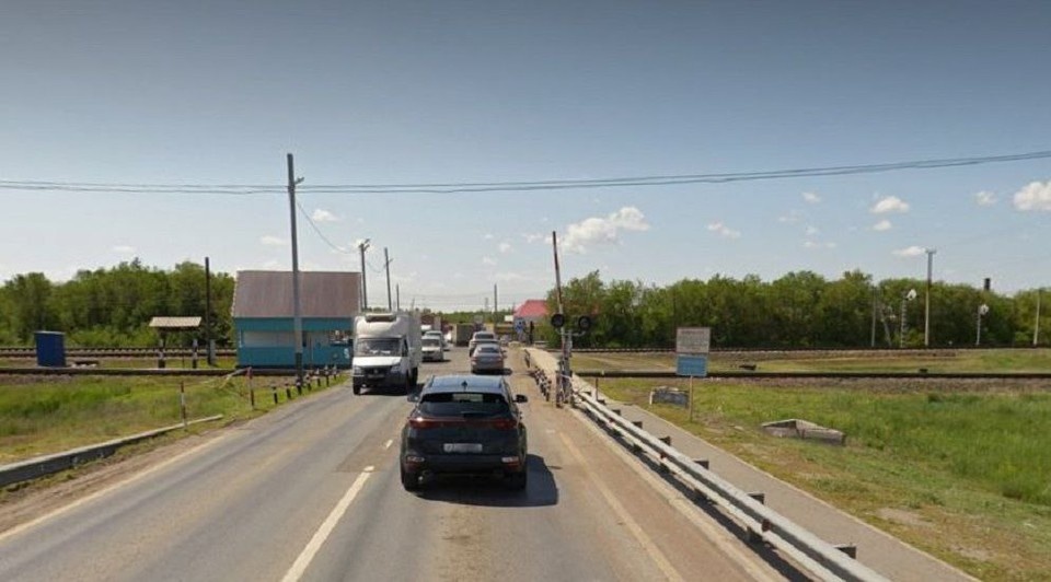    Планируется не только обновление трассы, но и строительство путепровода через железную дорогу на въезде в Соль-Илецк. Фото: Оренбург Медиа