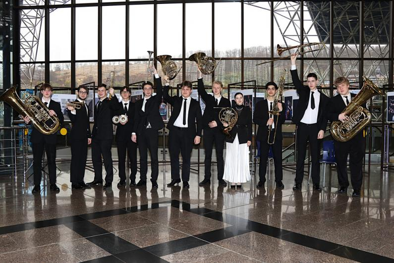 «Ромео и Джульетта» в терминале аэропорта Сочи: юные виртуозы сыграли для пассажиров