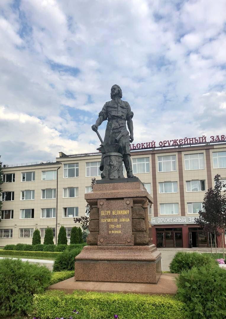     Памятник Петру Великому, сооруженный ко дню 200-летия завода (1912), 2021   
Софья Новикова CC BY-SA 4.0