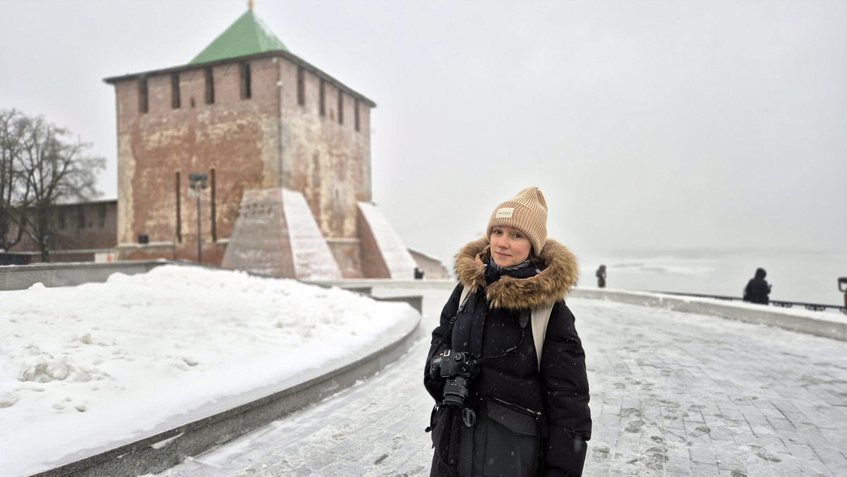 Кремль — главная достопримечательность Нижнего Новгорода, а также центр общественной и культурной жизни. Здесь располагаются правительственные органы и проходят общегородские праздники. Территория Кремля открыта для всех желающих; здесь работают несколько музеев, проводятся экскурсии. Во время моего путешествия в Нижний Новгород я составила свой чек-лист: чем заняться в Кремле