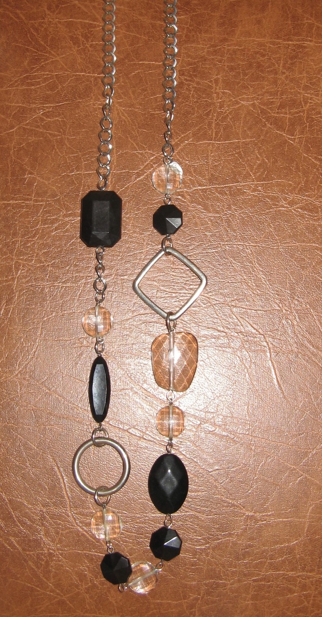 Бусы до переделки. Метал проржавел, всё было необходимо убрать