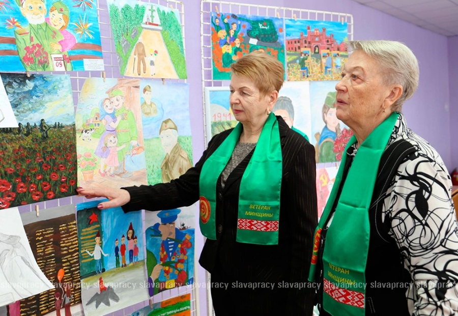     В Копыле выбрали лучшие работы конкурса "Нам мир завещано беречь"