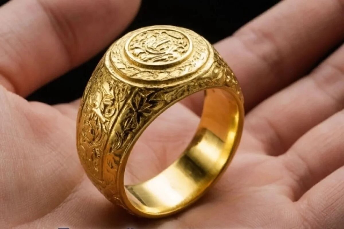    Грабитель напал на мужчину в безлюдном месте.