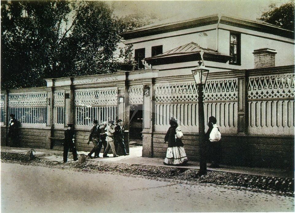Дом Л.Н.Торлстого в Хамовниках. 1900 год.