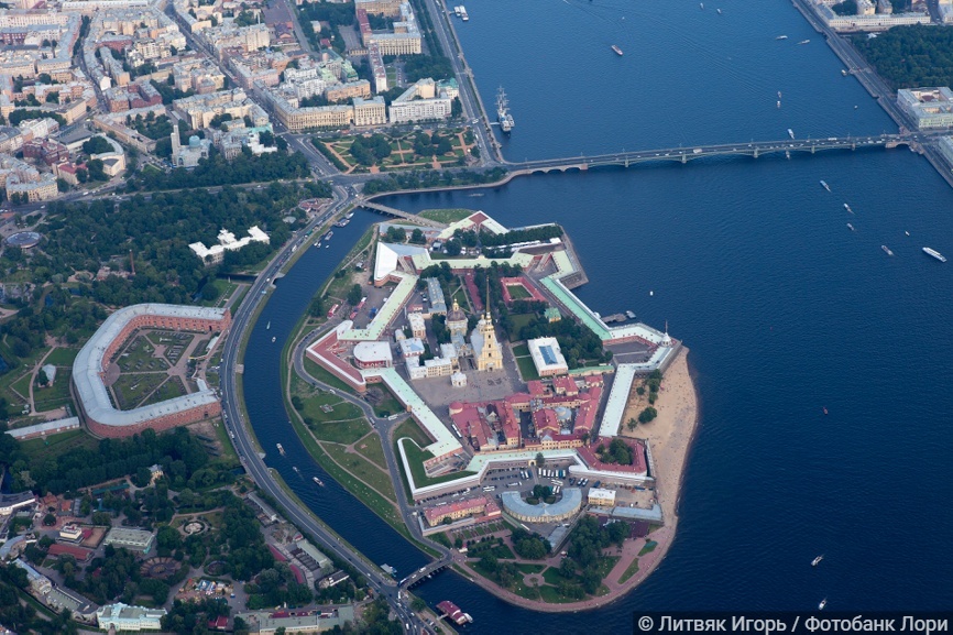 Санкт-Петербург с высоты птичьего полёта. Вид на Петропавловскую крепость