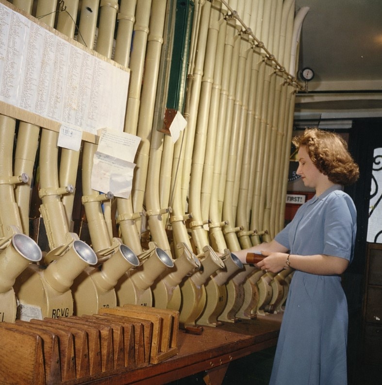 К 1876 году в Берлине работало уже пятнадцать почтовых отделений, связанных пневматической сетью