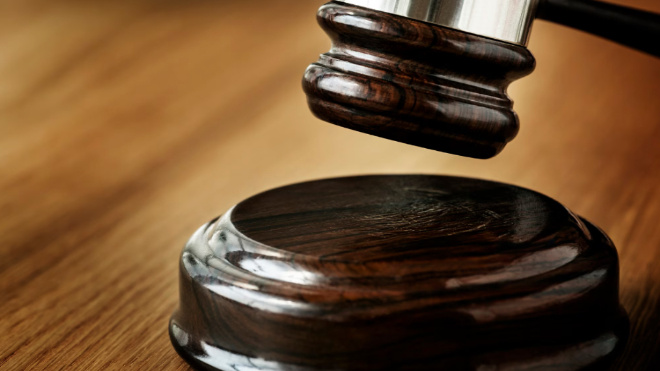 Фото: https://ru.freepik.com/free-photo/closeup-gavel-judgement-concept_3011178.htm#