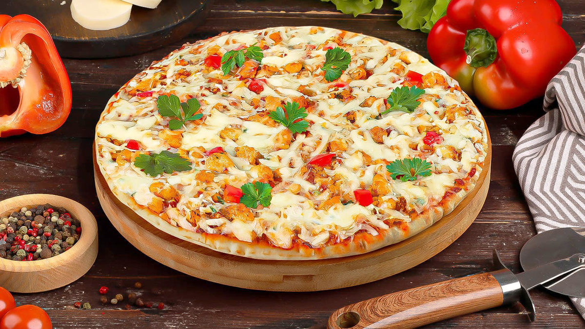 Пицца «Сырная» с курицей ТМ «ЕРМОЛИНО»